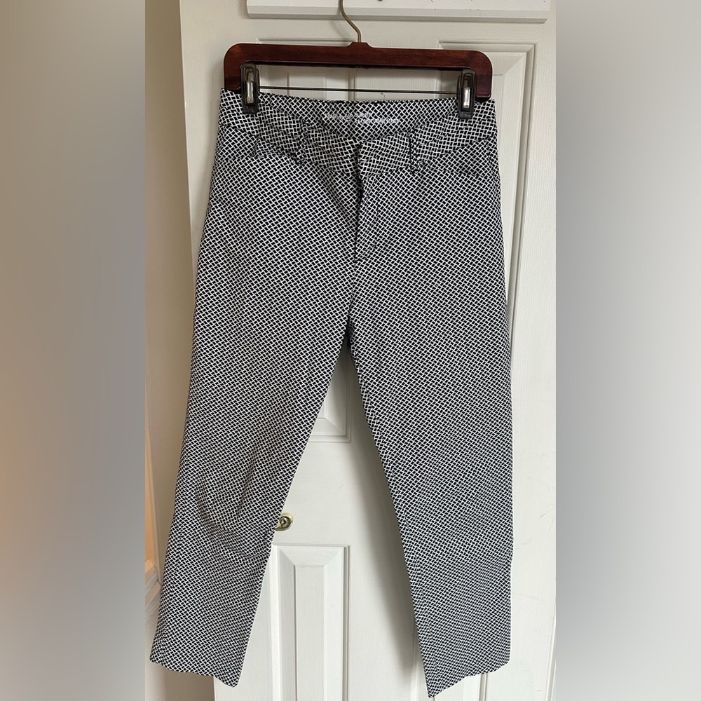 GAP Black and White Patterned Slim Cropped Pants